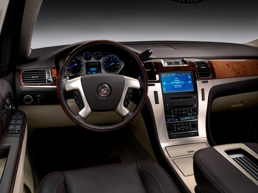  Cadillac Escalade Platinum 2011 года  (фото 6 из 8)